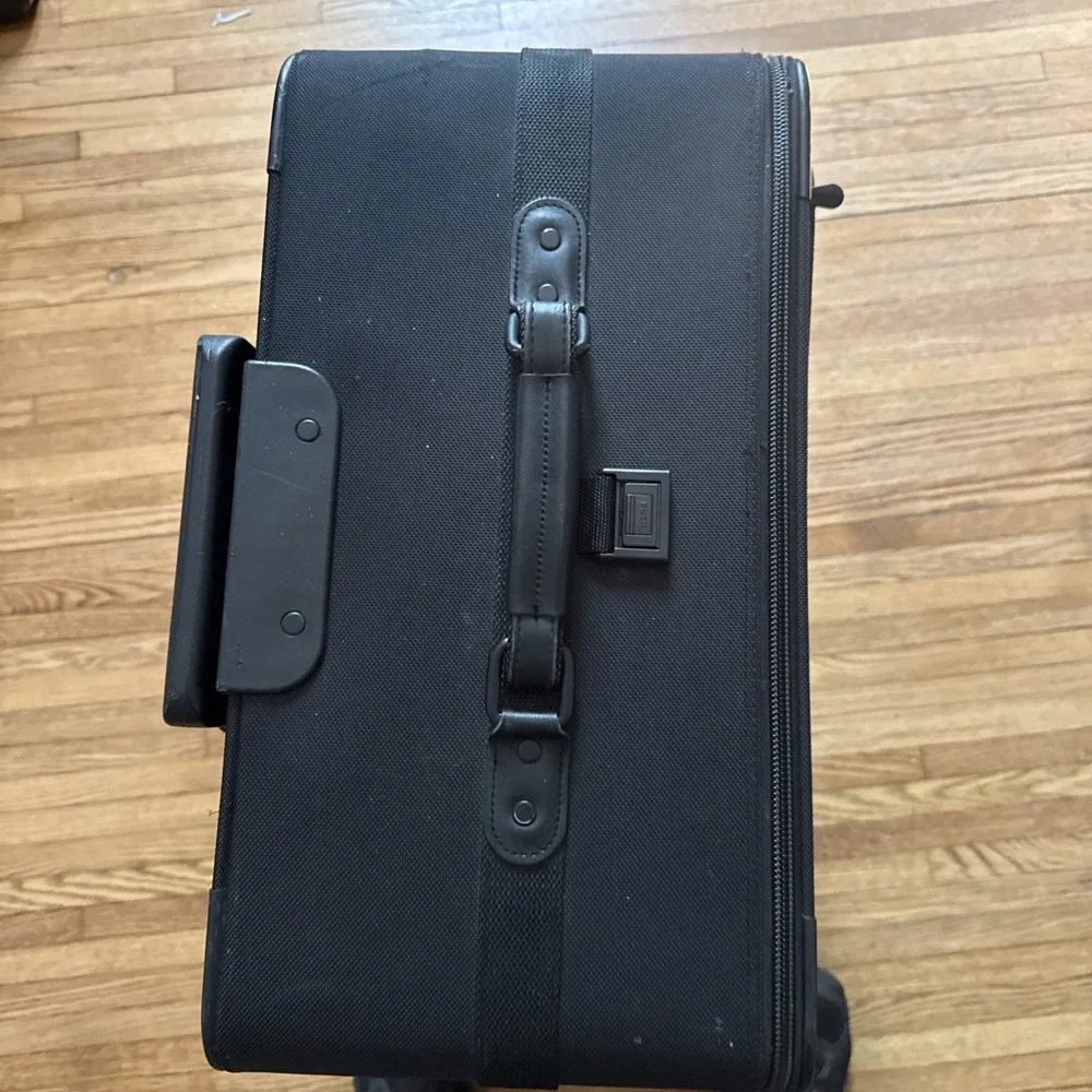 Briggs And Riley XL 28x21 Expandable 2 Wheel Luggage With Internal Garment Bag